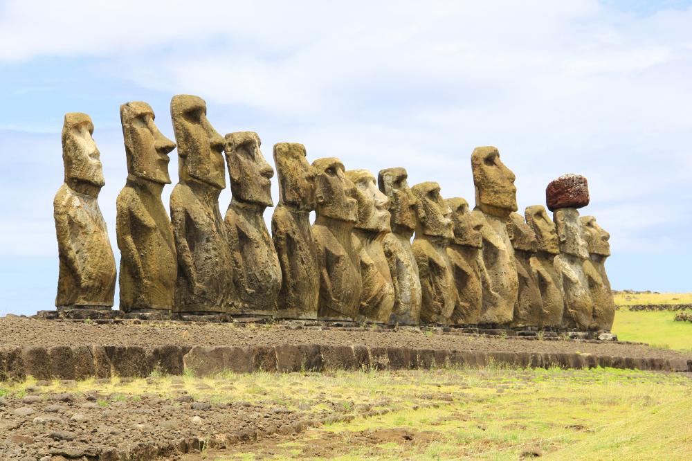 Истуканы острова Пасхи - ученые нашли новую каменную статую моаи на острове - биржевые-записки.рф